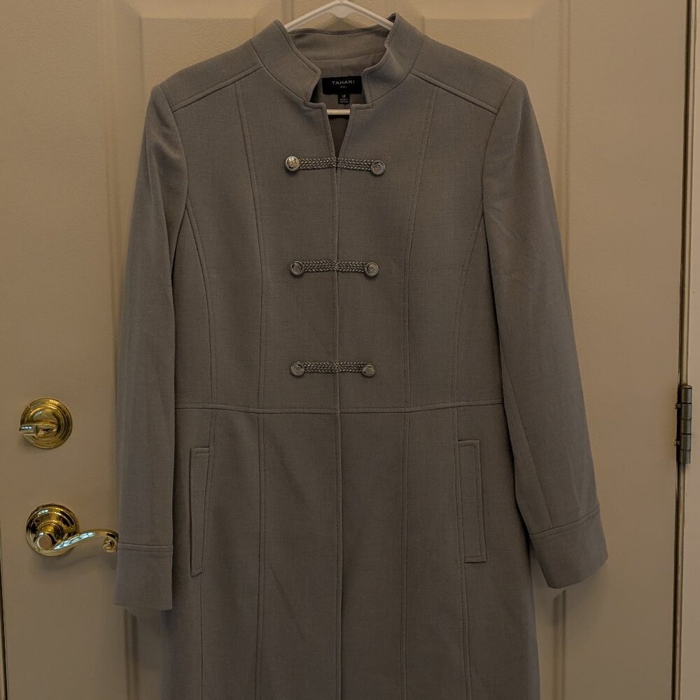 Tahari Blazer light grey